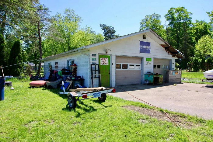 Baseline Lake Lodge - Real Estate Listing (newer photo)